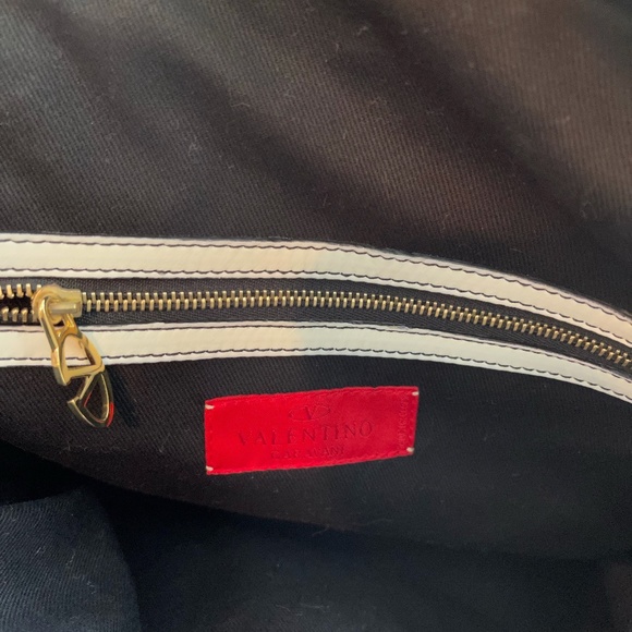 Valentino Garavani White Leather Shoulder Bag - Picture 4 of 8